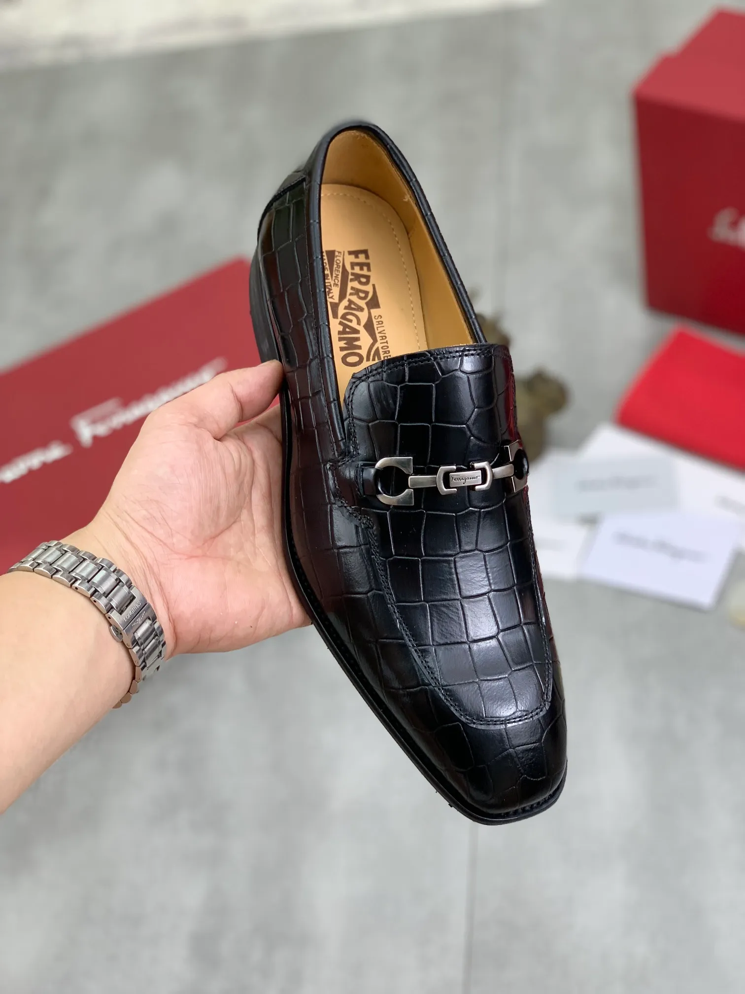 Men's Men's Shoes 💰P460💰[New Style] Water-dyed Niuli 🆘[Salvatore Ferragamo] Ferragamo's latest casual business leather shoes for men! Available at counters simultaneously! The fabric is made of specially imported original pebbled calfskin, and the lining is made of imported water-dyed cowhide. It is absolutely luxurious and leads the fashion trend. Matching code: 38-45 (46 can be customized) multiple colors available